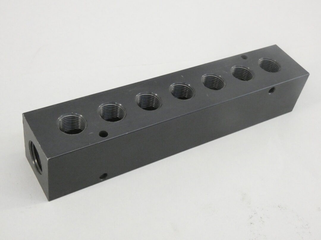 Polyconn MCM30-375-07B Manifold Seven Outlet 1/2″ NPT Inlet to 3/8″ NPT Outle…