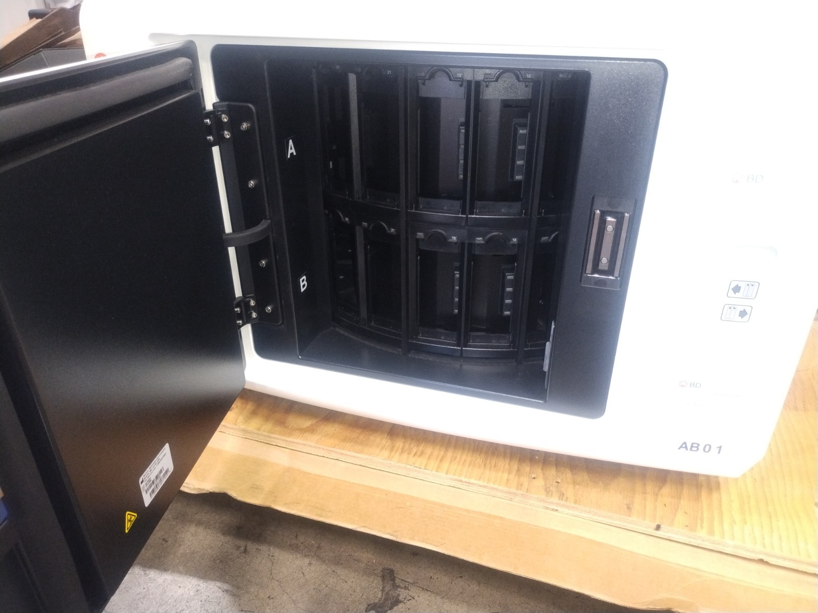 Becton Dickinson Ref 443624 Phoenix M50 Automated Microbiology System