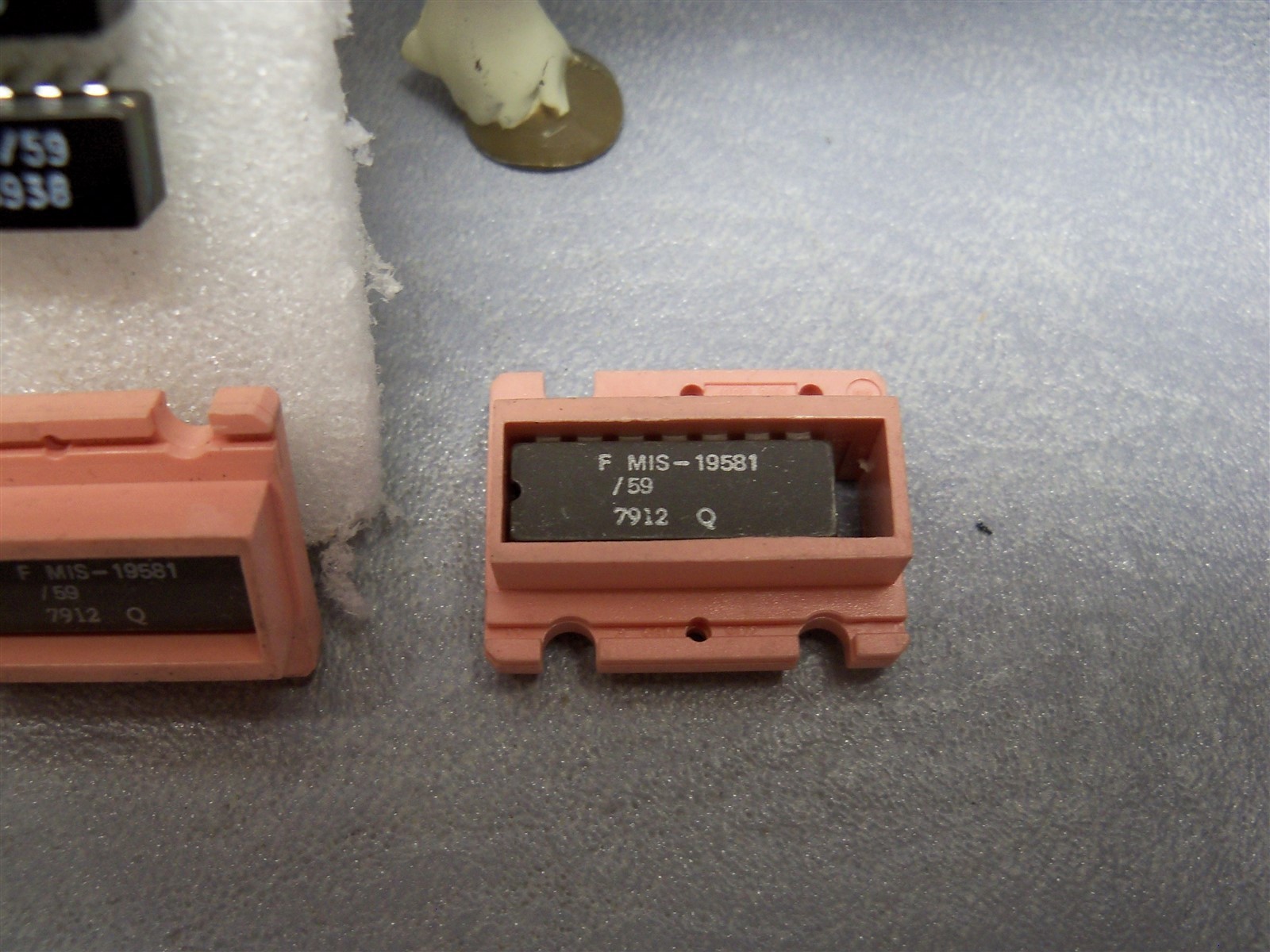 MIS19581-59 Integrated Circuit Case – Lot of 9