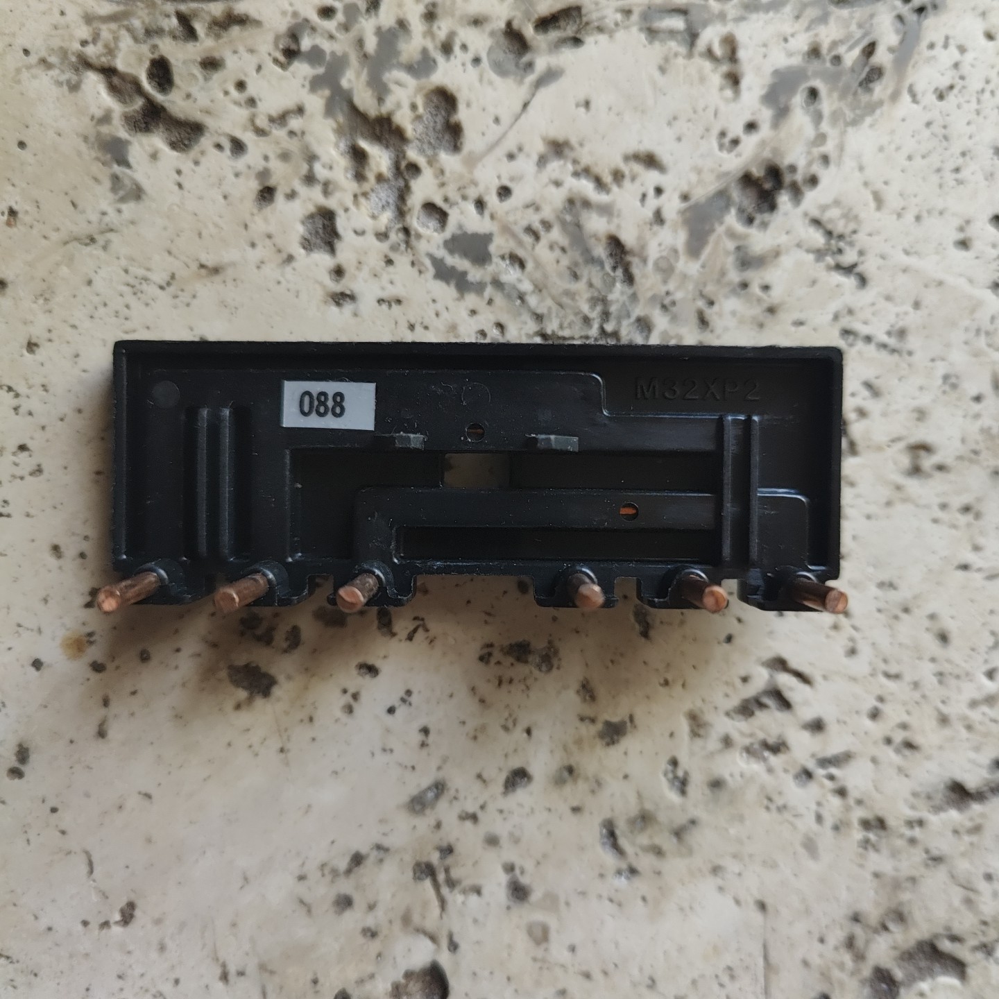 Eaton Klockner Moeller M32XP2 6 pt parallel bus connector