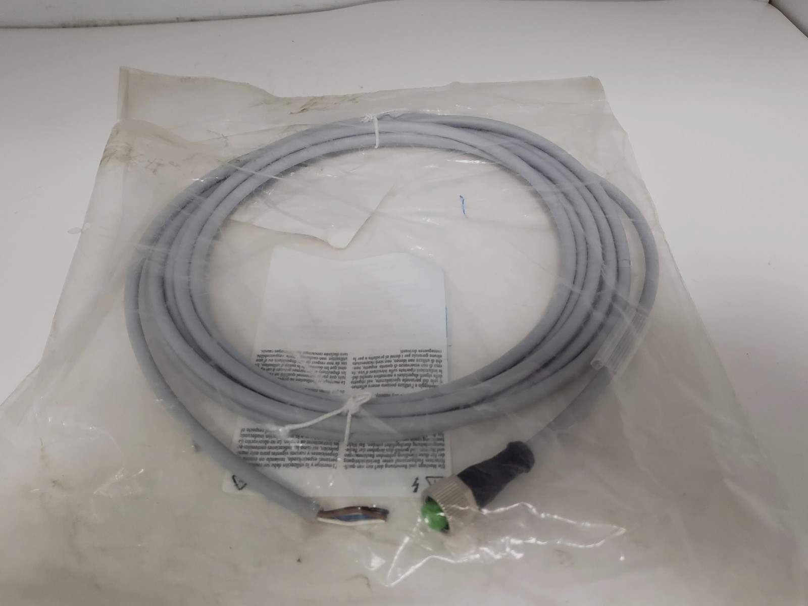 MURR ELEKTRONIK 7000-12221-2240300 CONNECTOR CABLE M12 FEMALE 250V AC/DC 4A NIB