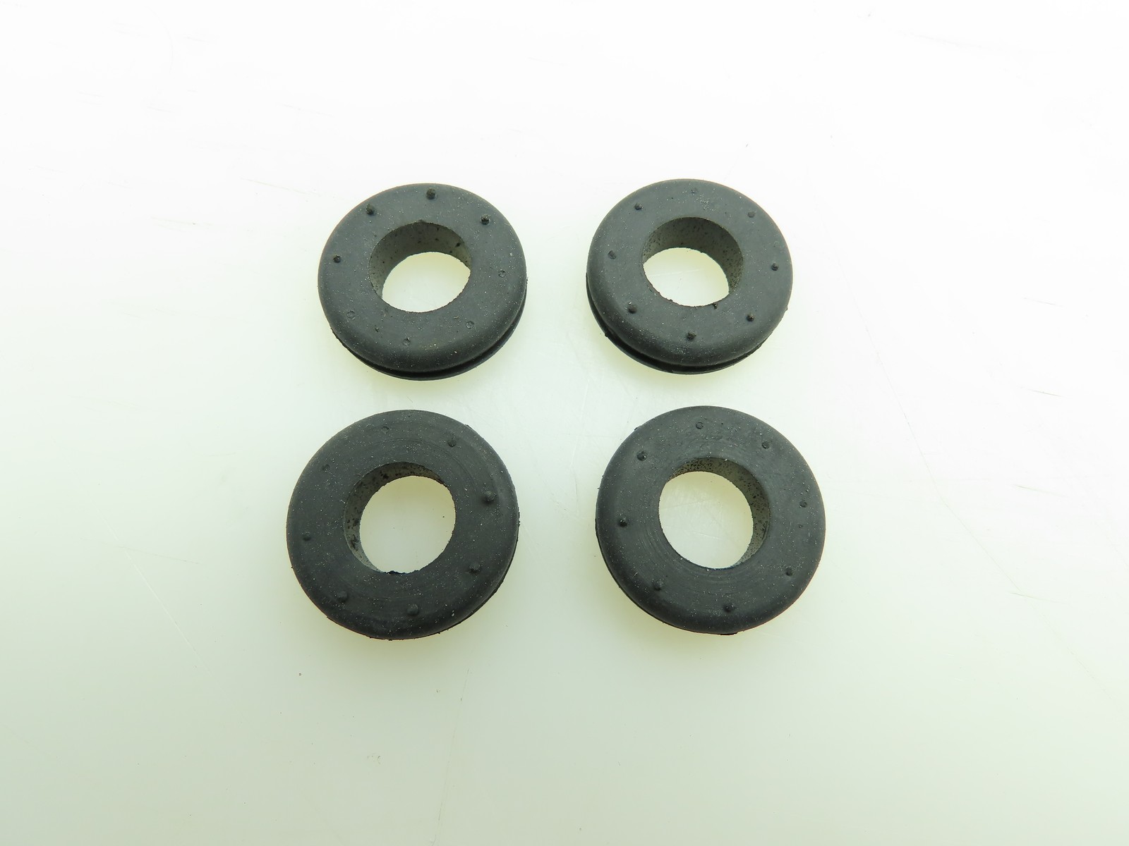 61713600 Grommet Rubber 12mm ID 20mm OD 90 ° C Black 61713600 Lot of 4