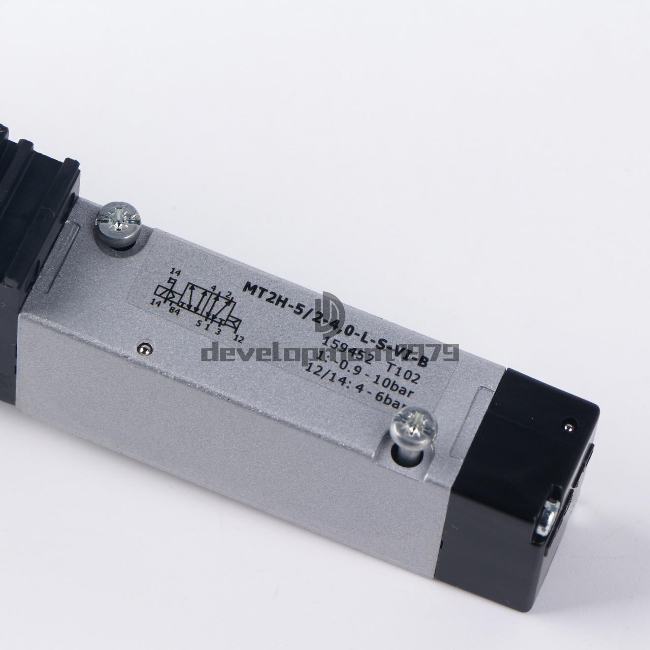 1PC MT2H-5/2-4,0-L-S-VI-B 159452 solenoid valve