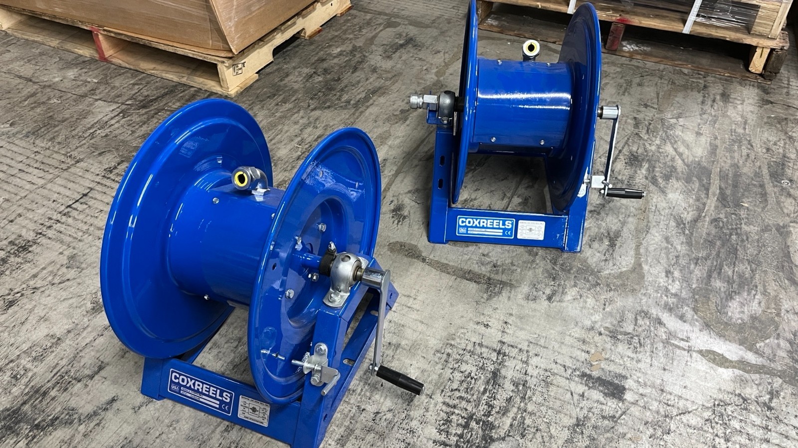 Coxreels 1125PCL-8M-C Hand Crank Hose Reel, 250 Feet Length, 600V, Blue – 11K513