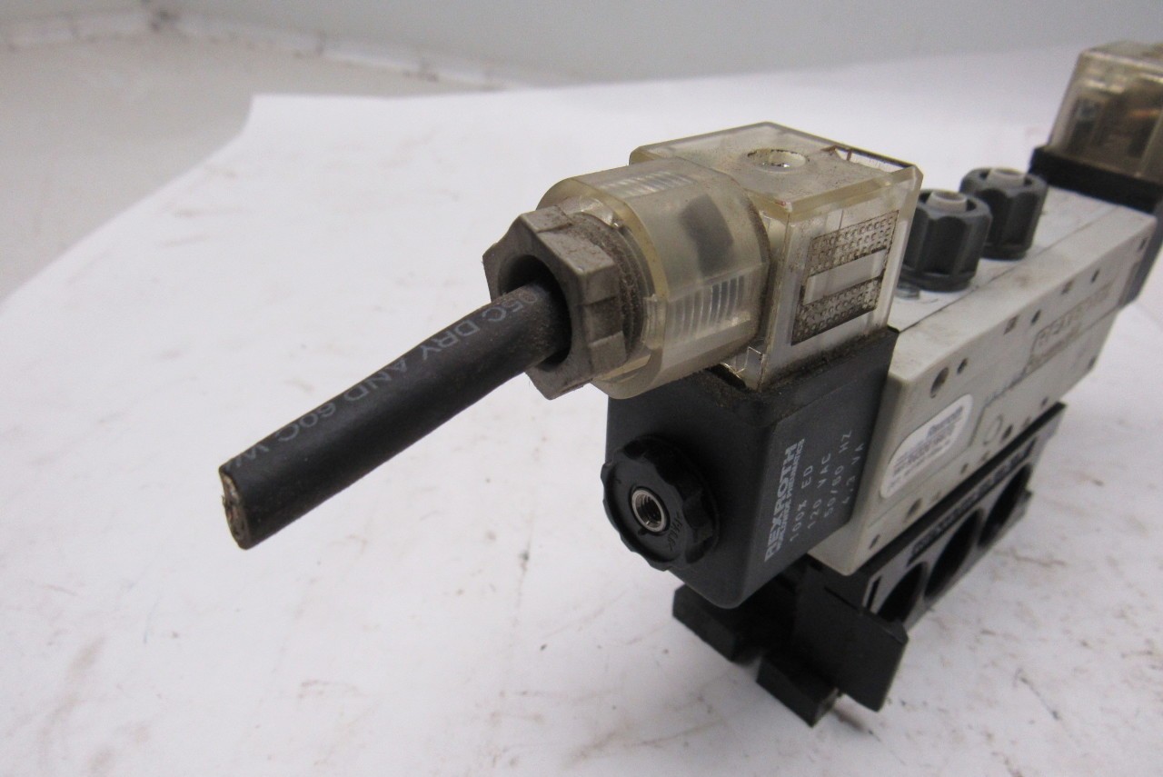 Rexroth R432016670 5/3 Position Closed Center Solenoid Control Valve 120V Coil