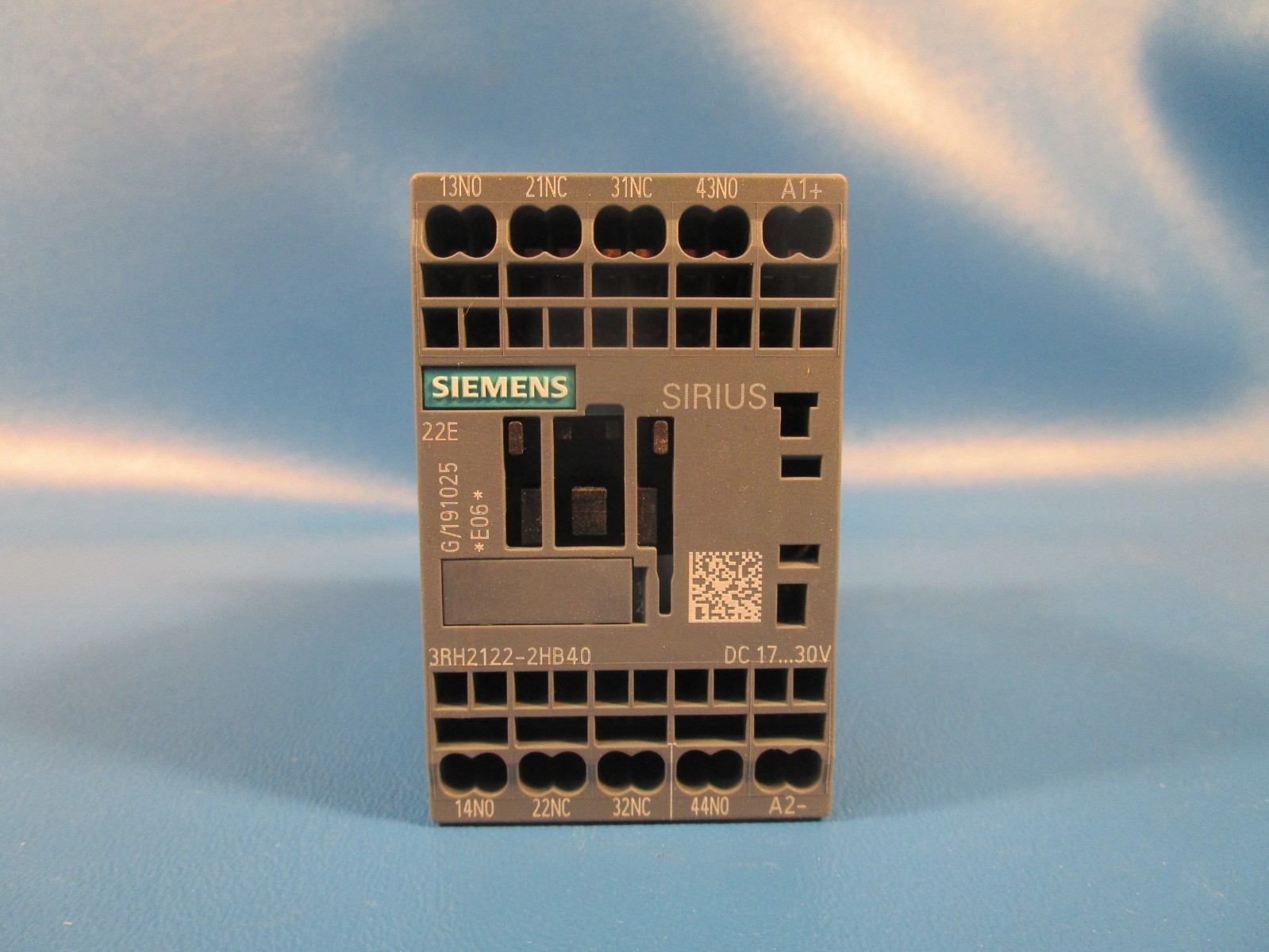 SIEMENS 3RH2122-2HB40, Coupling Contactor Relay, 2NO+2NC, DC 24V, Spring-Loaded
