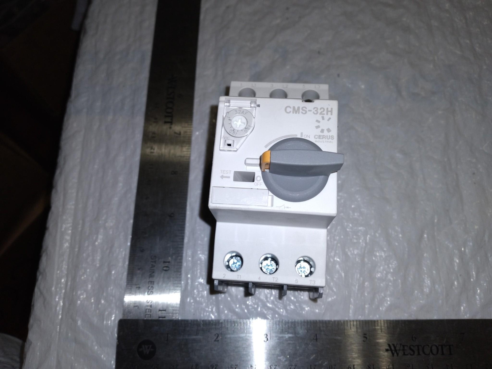 CERUS INDUSTRIAL MANUAL MOTOR STARTER CMS-32H 690V 50/60HZ 6KV