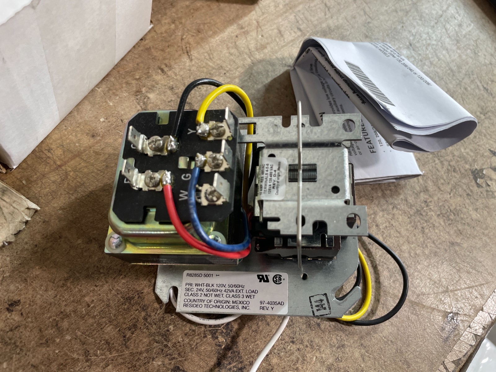 Honeywell R8285D5001 Boiler Control 50VA Fan Center with DPST Switching Action