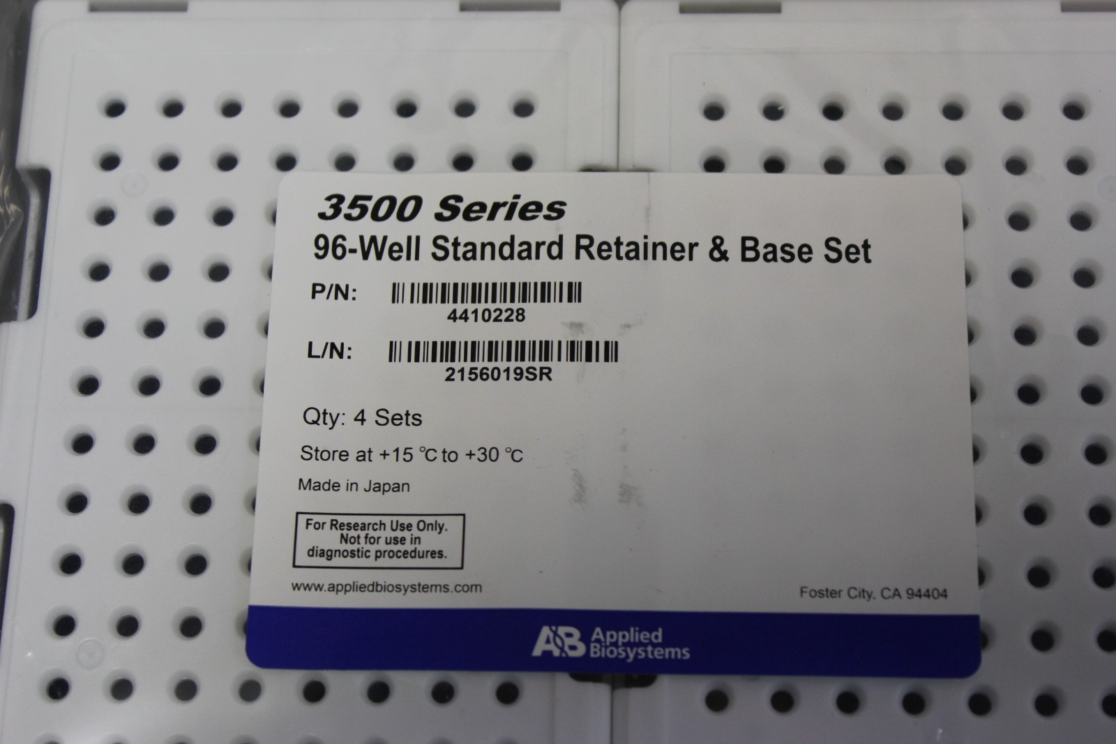 4 NEW APPLIED BIOSYSTEMS 96-WELL STANDARD RETAINER & BASE SET 4410228