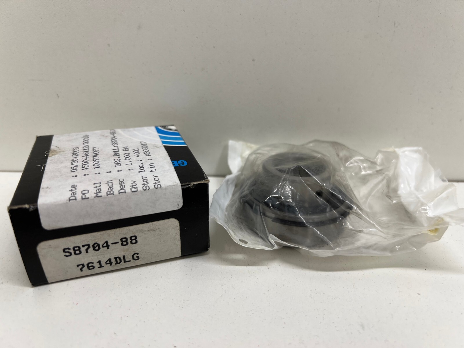 NEW IN BOX! GENERAL BEARING BALL BEARING S8704-88-300