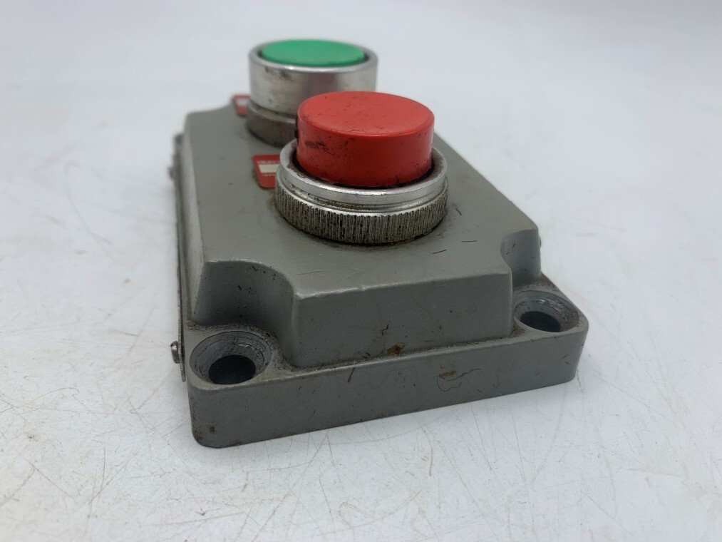 Killark Explosion Proof Start/Stop Double Pushbutton Cover XCS-0B4, 600V