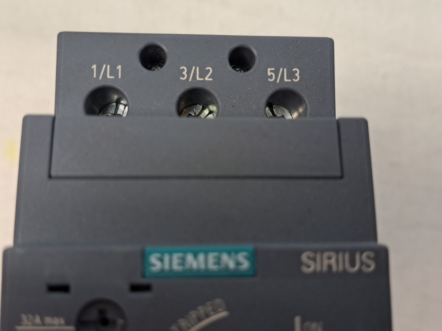 SIEMENS 3RV2031-4EA10 SIRIUS series motor starter protector NEW, no box