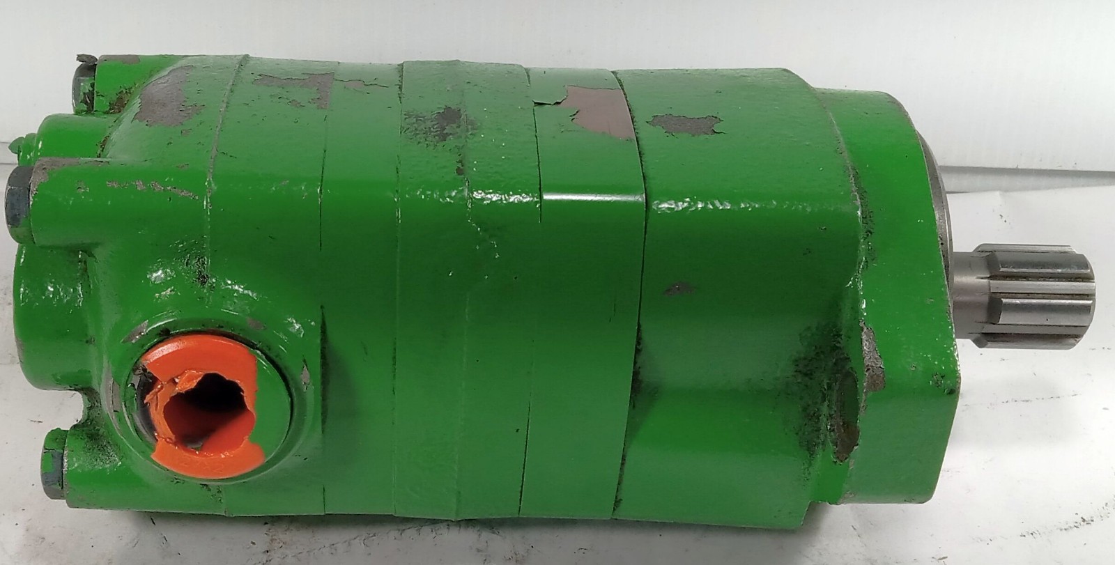 1 NEW CHAR-LYNN DANFOSS AXE43901 104-4512-006 HYDRAULIC MOTOR NNB ***MAKE OFFER*