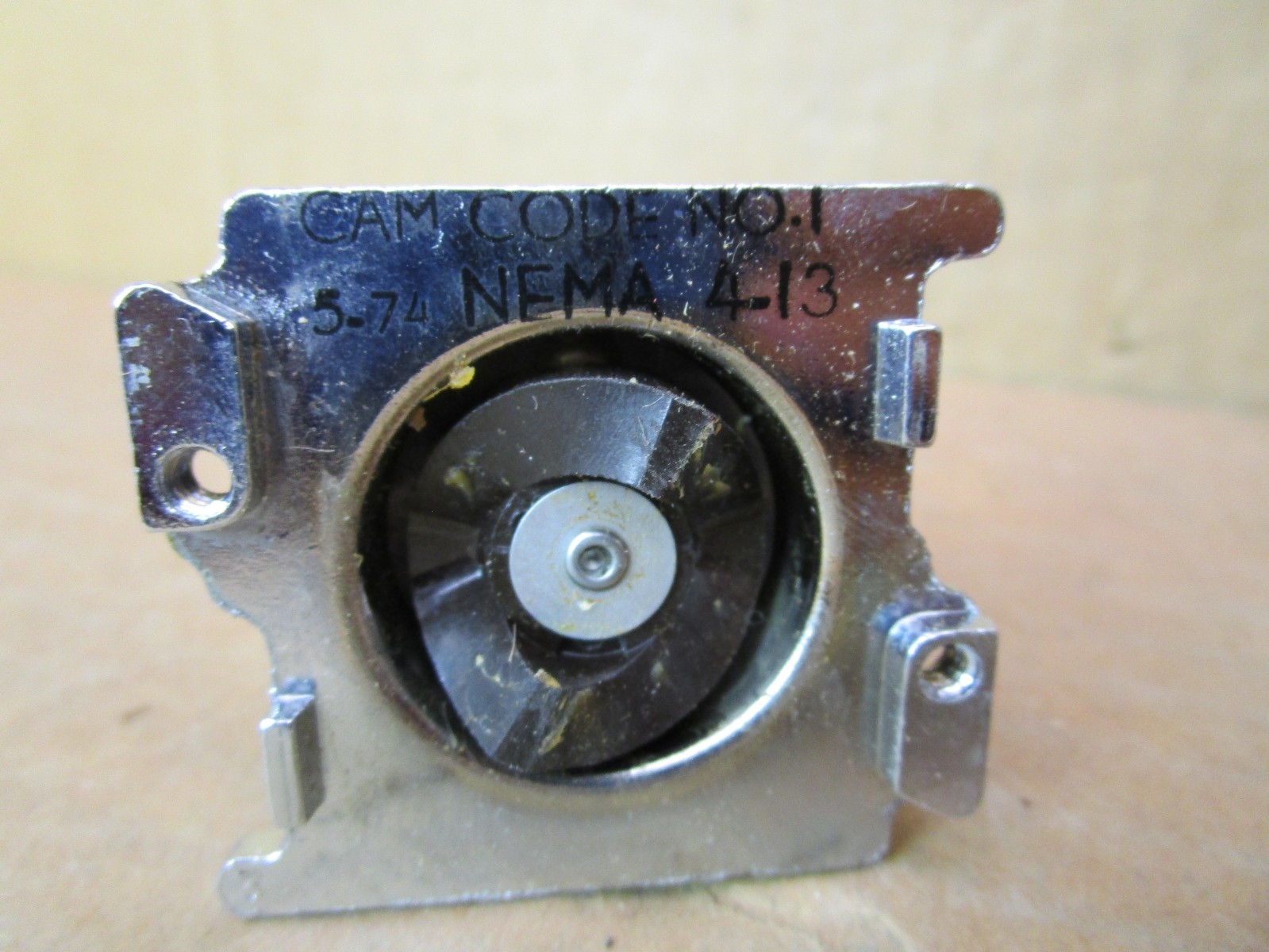 Cutler Hammer 10250T1411 2 Pos. Selector Switch 5-74 NEMA 4-13 51529LR