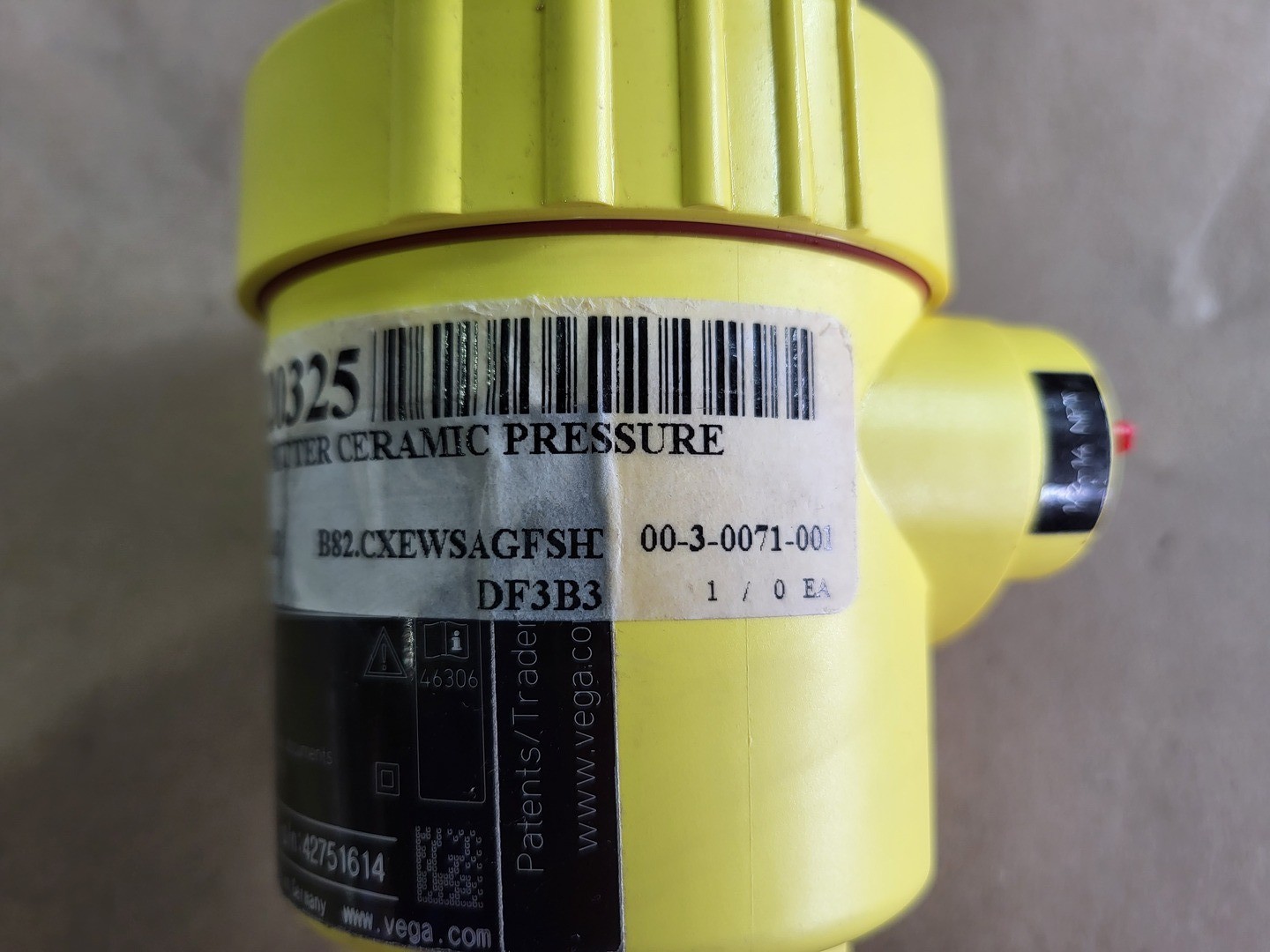 SURPLUS NEW VEGA VEGABAR82 Pressure Transmitter