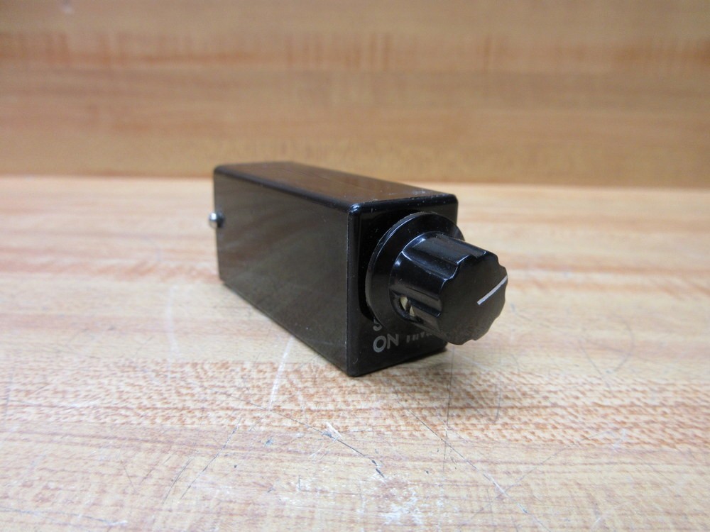 Struthers Dunn 282XBX-100 Time Delay Relay 282XBX100