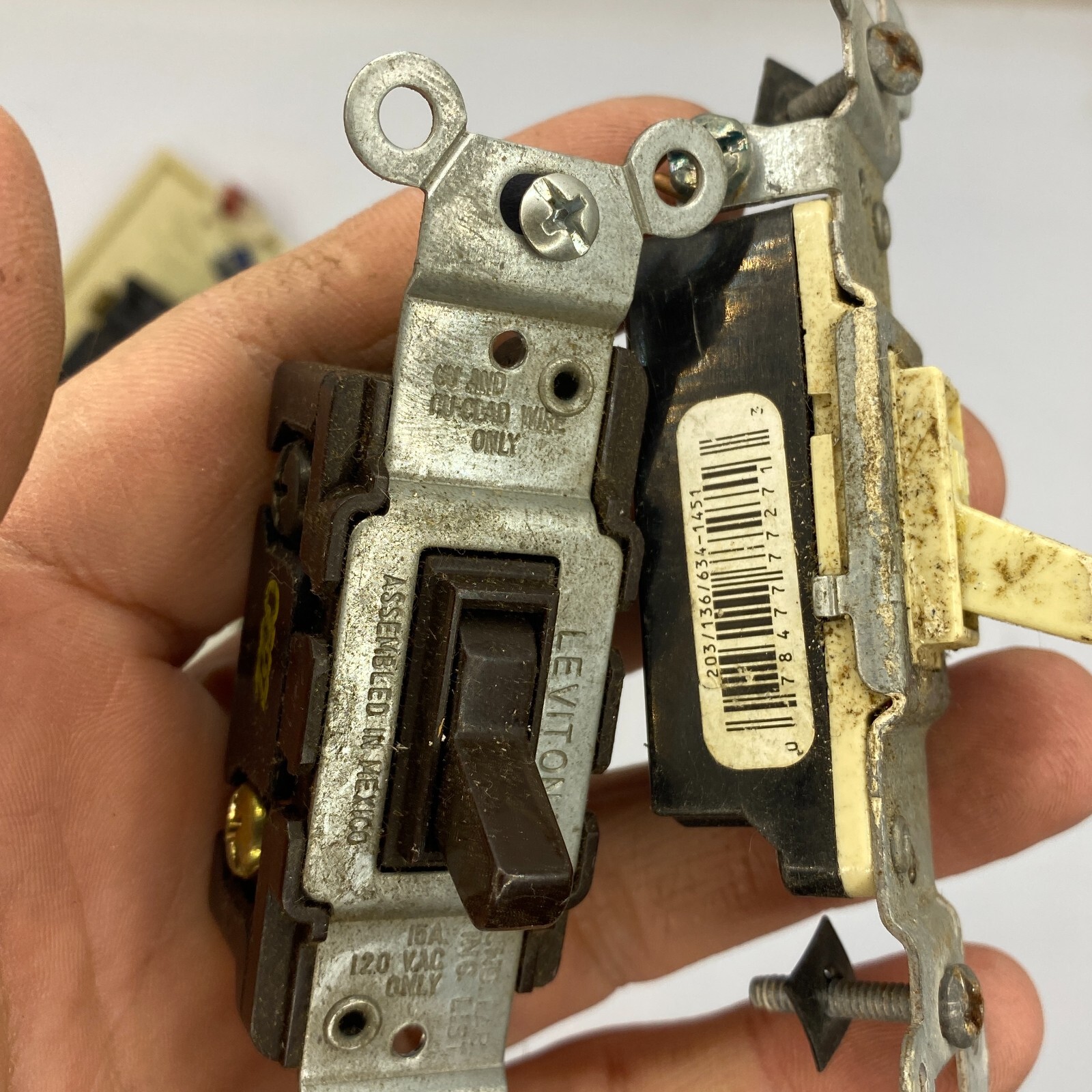 Mixed Leviton(2) Toggle Light Switch 15A-120V,Switch Leviton, Eagle(2)LOT OF 5🔔