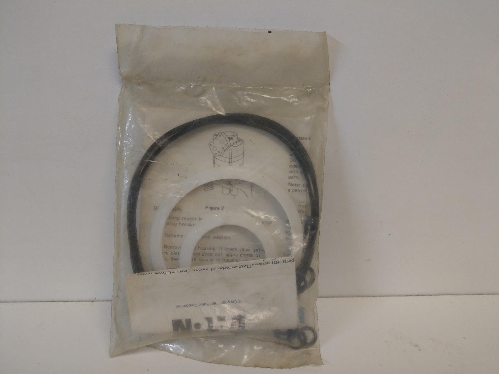 NEW OLD STOCK! EATON CHAR-LYNN HYDRAULIC MOTOR 6000 REAR SEAL KIT 61105-000