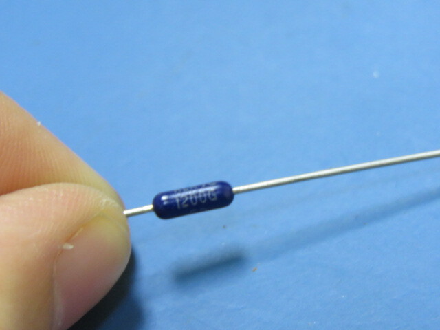 VISHAY RLR07C1200GSB14 Qty of 37 per Lot �2% 0.25W 1/4W Through Hole Resisto