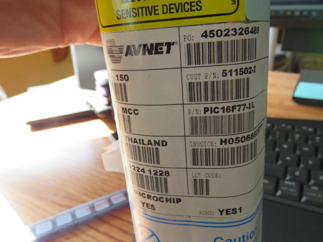 MICROCHIP TECHNOLOGY PIC16F77-I/L (PROGRAMMED) Qty of 10 per Lot PIC PIC® 16F