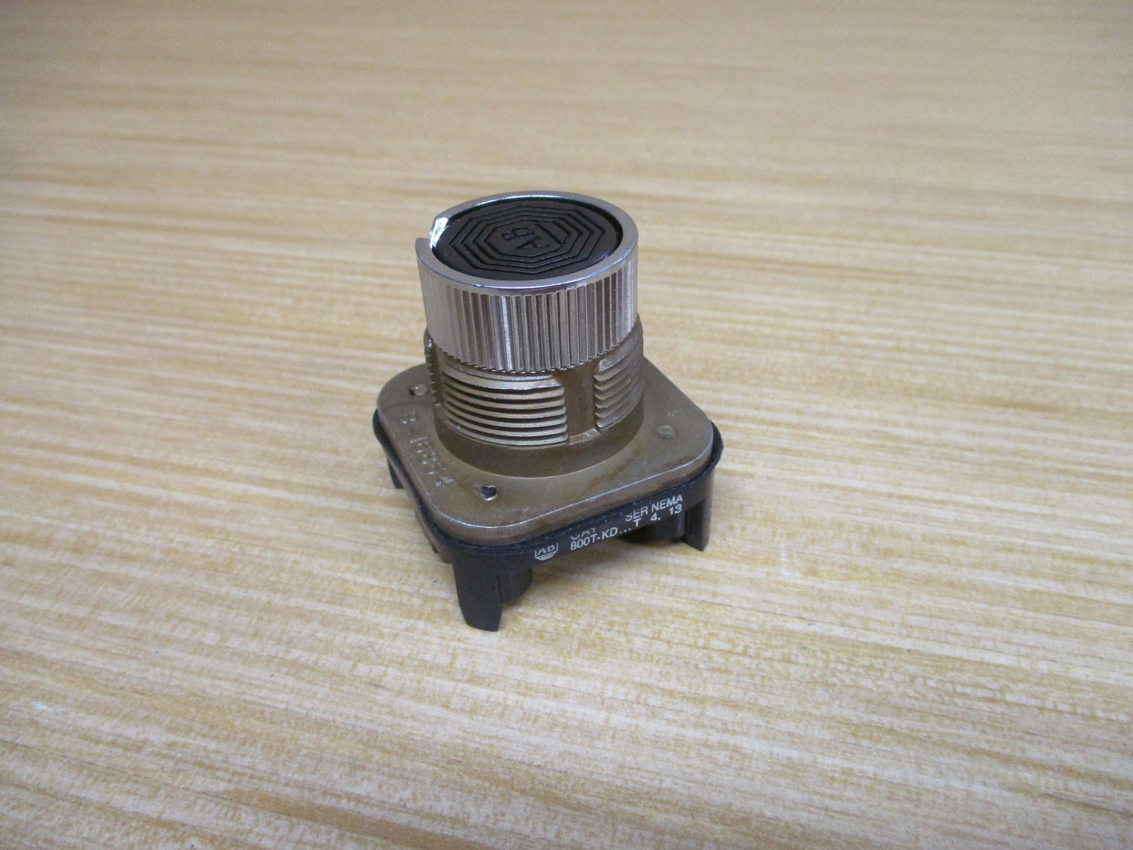 Allen Bradley 800T-KD Pushbutton 800TKD Black 800T-KD2