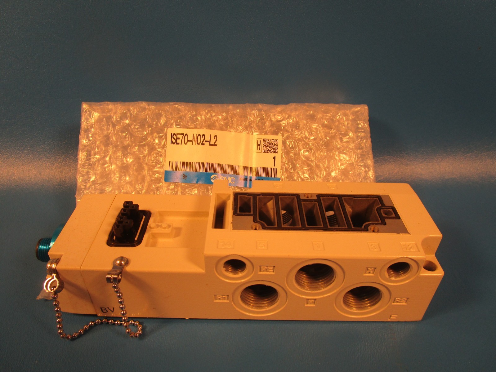 SMC ISE70-N02-L2, Two Color Digital Pressure Switch