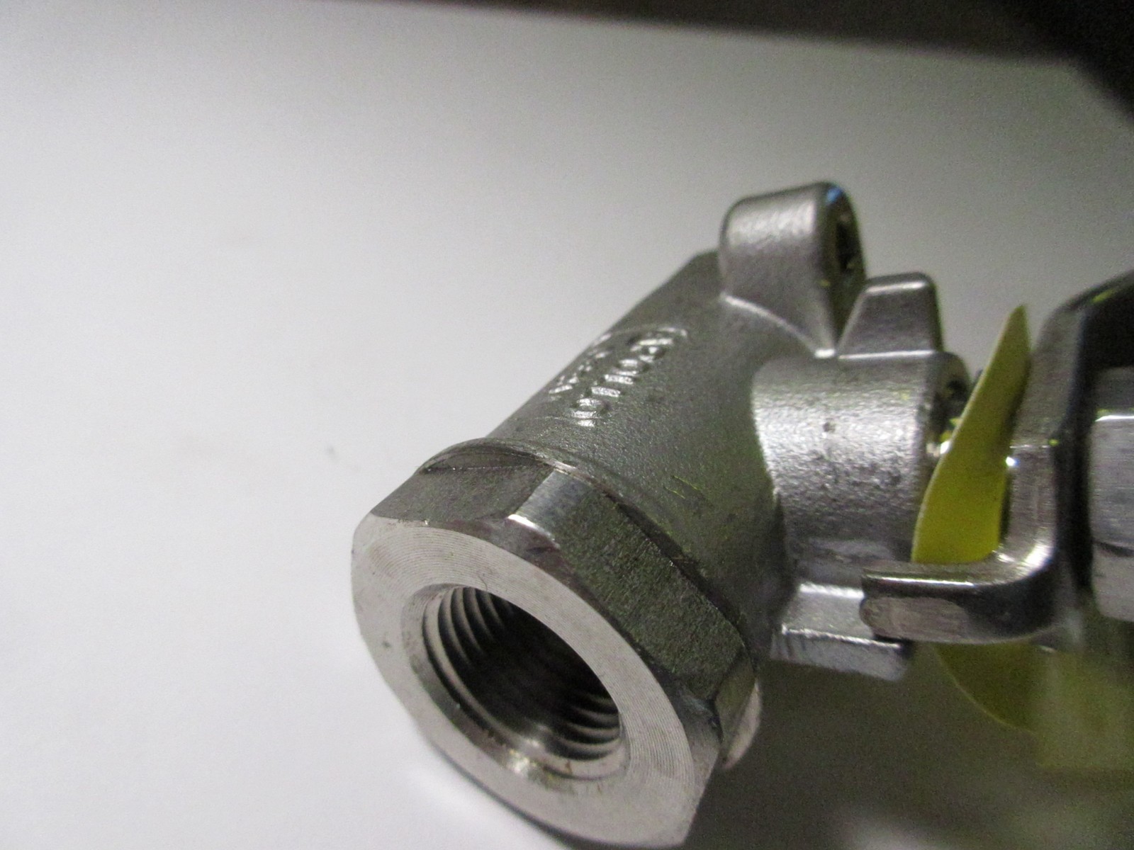 Apollo. 76-102-01A Standard Manual Ball Valve: 3/8″ Pipe FNPT x FNPT