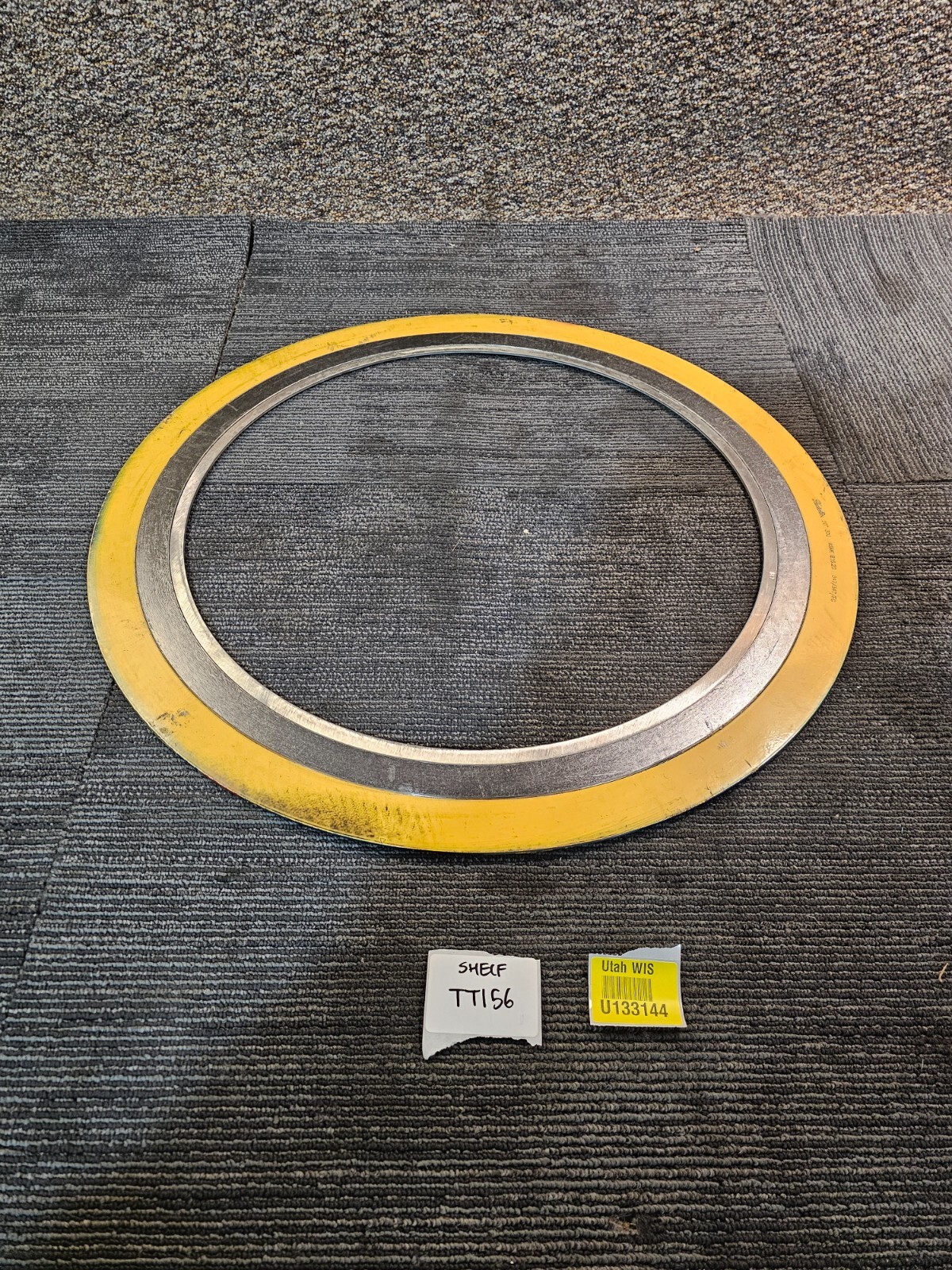 Flexitallic Spiral Wound Gasket 20″ 300 25.5″ ASME B16.20 347/347/FG Yellow