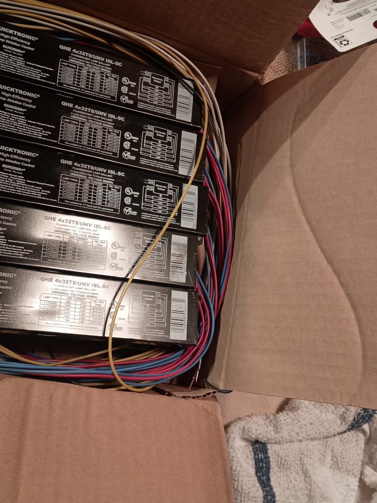 OSRAM QHE4X32T8/UNV ISL-SC, (1) BOX OF (10) 4 lamp elec 120/277V BALLAST – NEW-B
