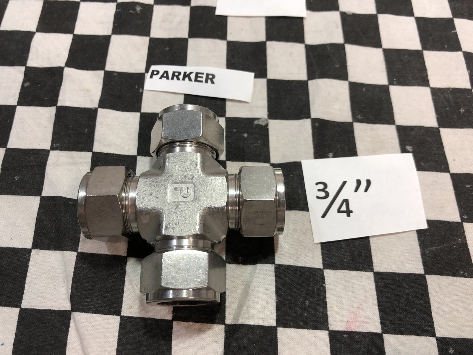 LOT OF 4 PARKER CROSS UNION 1/2″ & 3/4″, 8ECR8-316 & 12ECR12-316, #1622C3