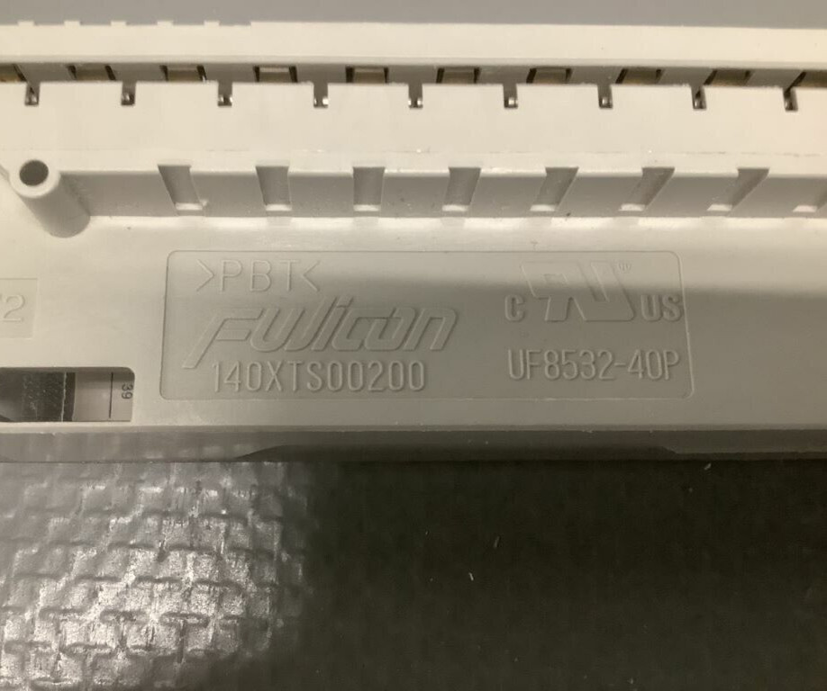Schneider 140 XTS 002 00 Terminal Strip 140XTS00200 New No Box