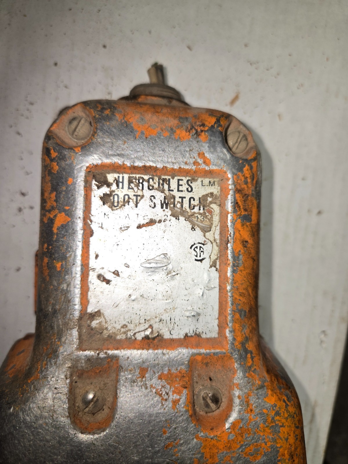 LineMaster 571-DWH ? Hercules Foot Switch