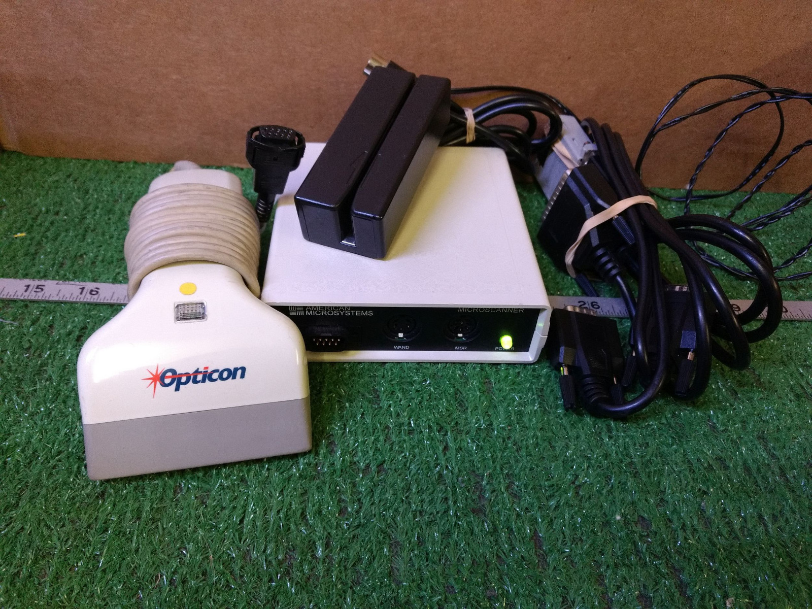 1 USED AMERICAN MICROSYSTEMS MODEL 2500 BAR CODE / MAGNETIC STRIPE READER UIB