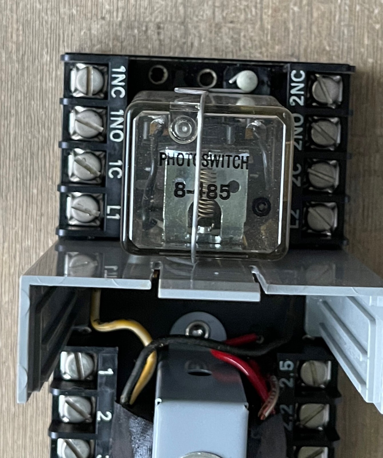 ELECTRONICS CORP 60-1480 PHOTOSWITCH CONTROL BASE 8-485 117V NEW
