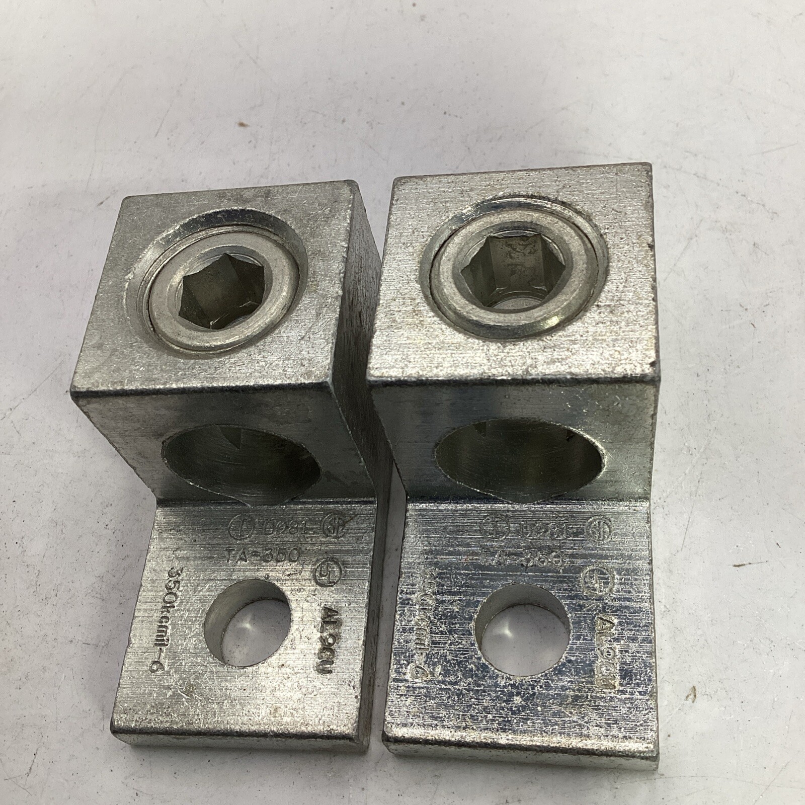 Ilsco D981 TA-350 Aluminum Lug AL9CU (lot of 2)