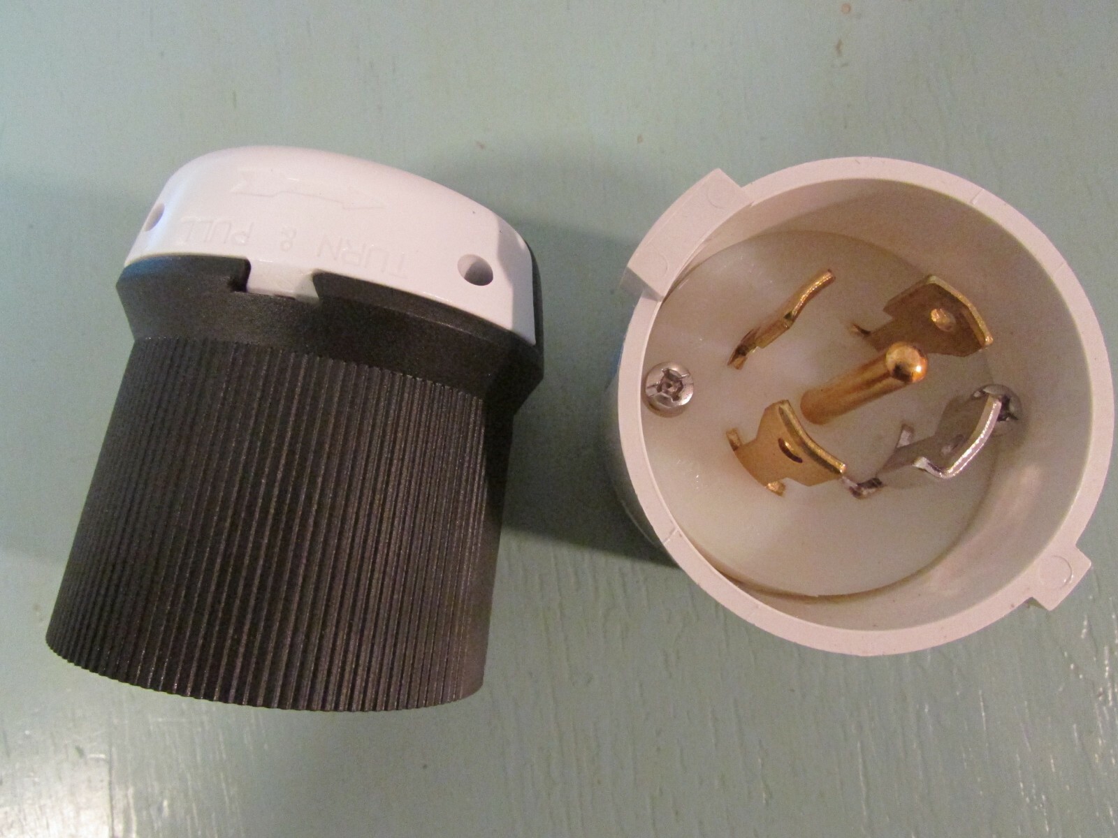 Hubbell HBL2811S Twist Lock Plug/Safety Shroud Lot of 2!