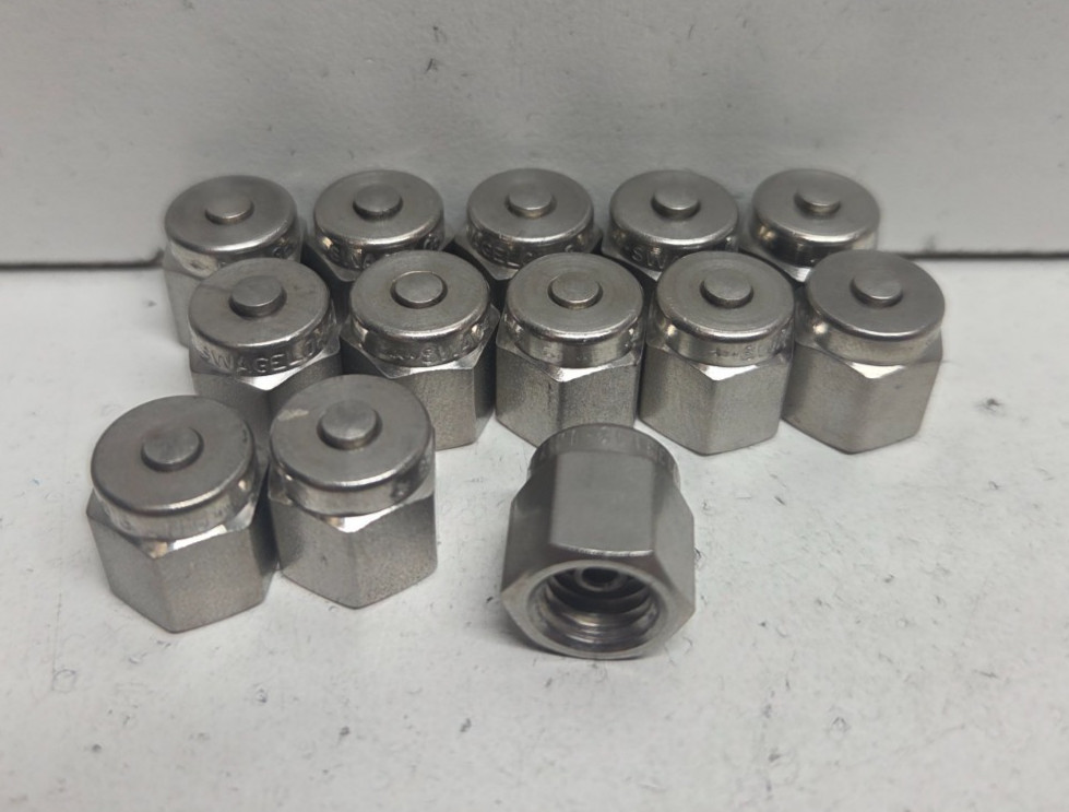 LOT OF 13 NEW NO BOX! SWAGELOK 1/8″ TUBE STAINLESS STEEL PLUGS SS-200-P