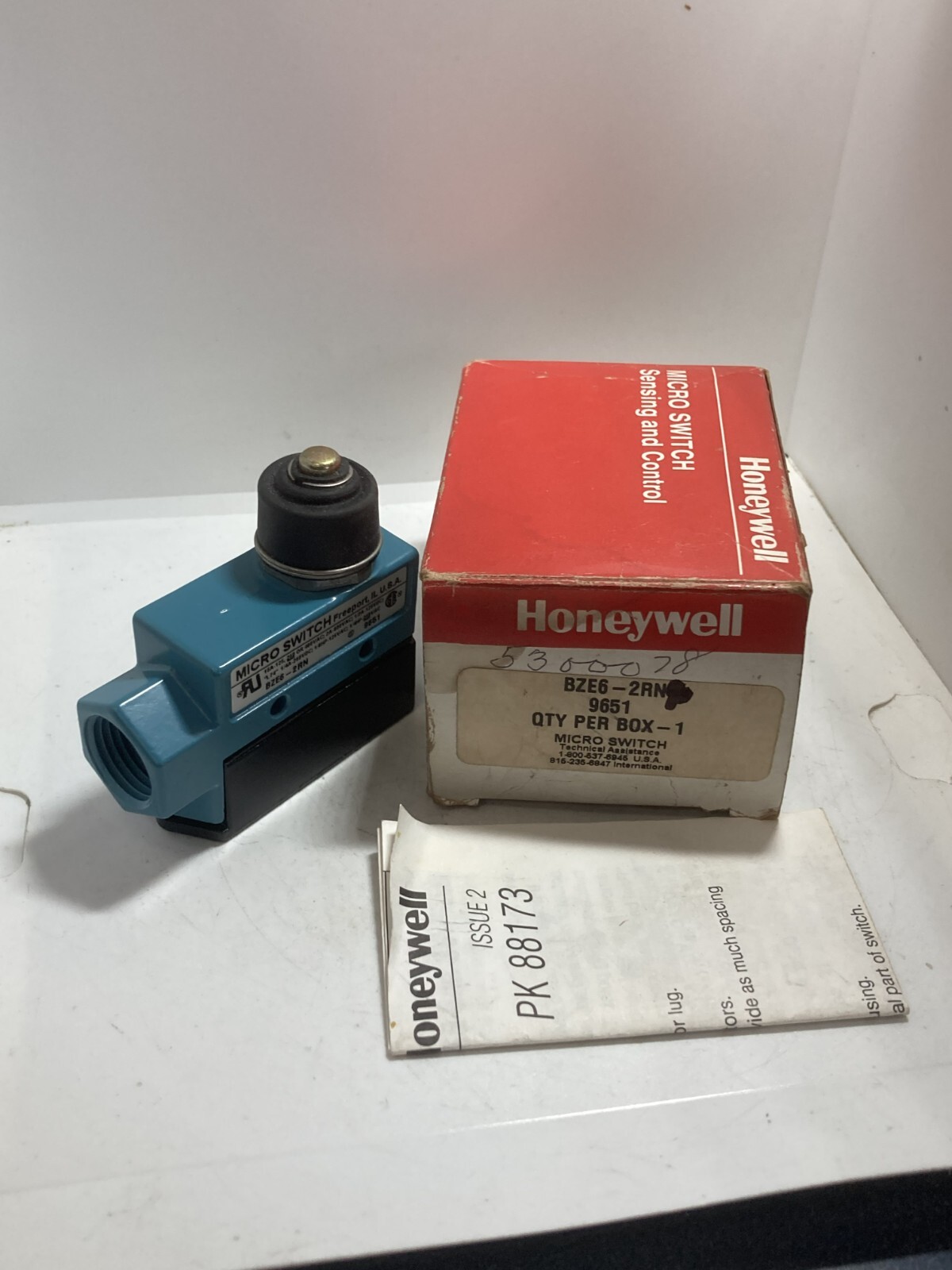 HONEYWELL BZE6-2RN LIMIT SWITCH PLUNGER 15A 125-480VAC 2A 600VAC NIB