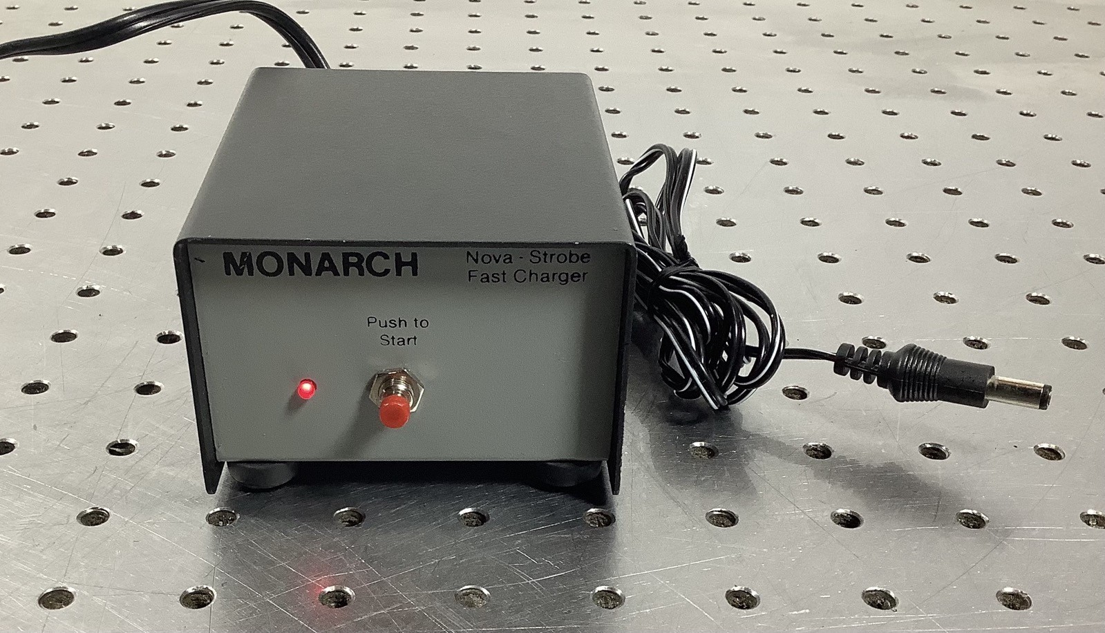 Monarch Nova-Strobe Fast Charger FR3