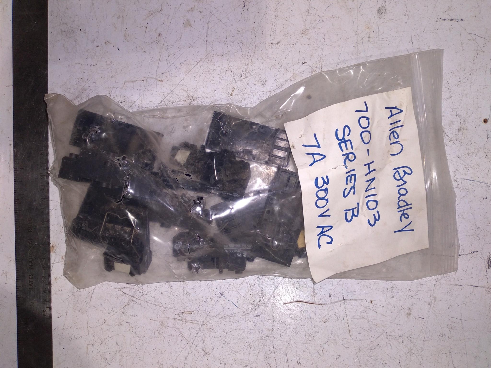 ALLEN-BRADLEY 700-HN103 SERIES B 7A 300VAC