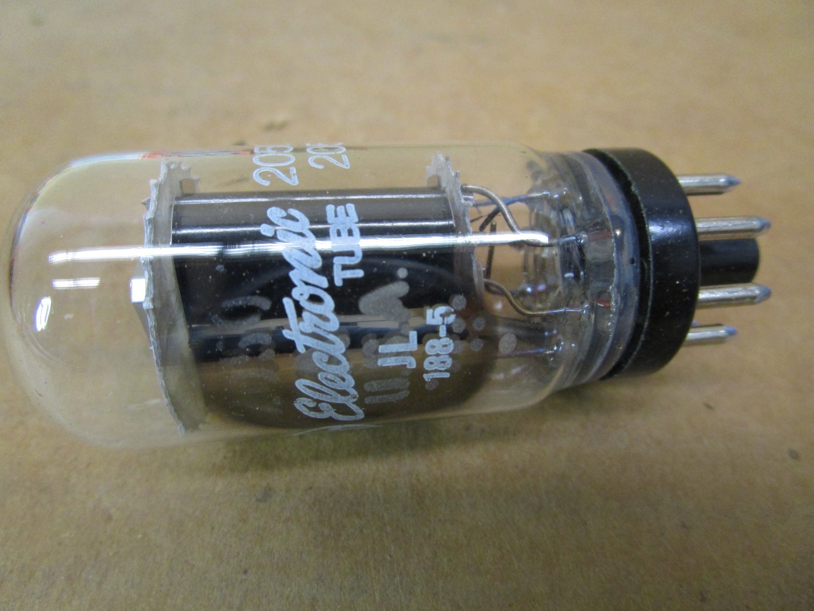 New Open Box Mixed Lot of 8 Pcs RCA 2050 GE NH1885 GE 2050A/2050 Tube 51512LR