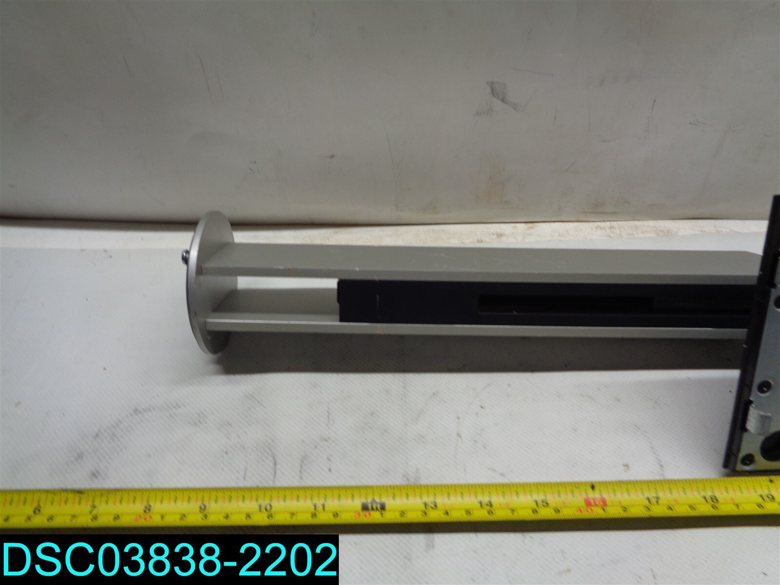 E23/E24 G4 P/N: 760.0670B.0001 MONITOR STAND