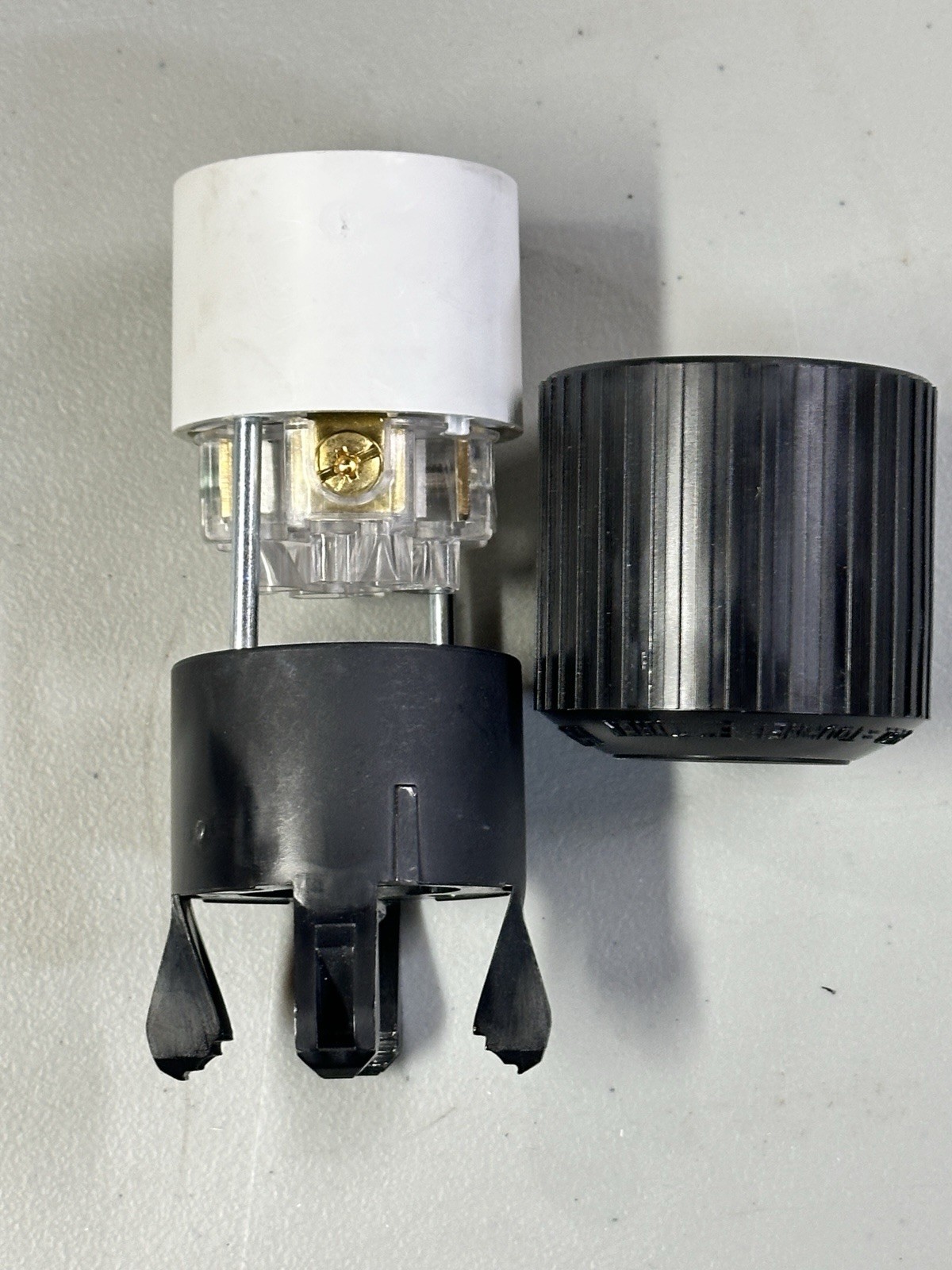 Hubbell Bryant Twist Turn Lock Connector Plug NEMA L14-30C 30A 125/250V L1430C