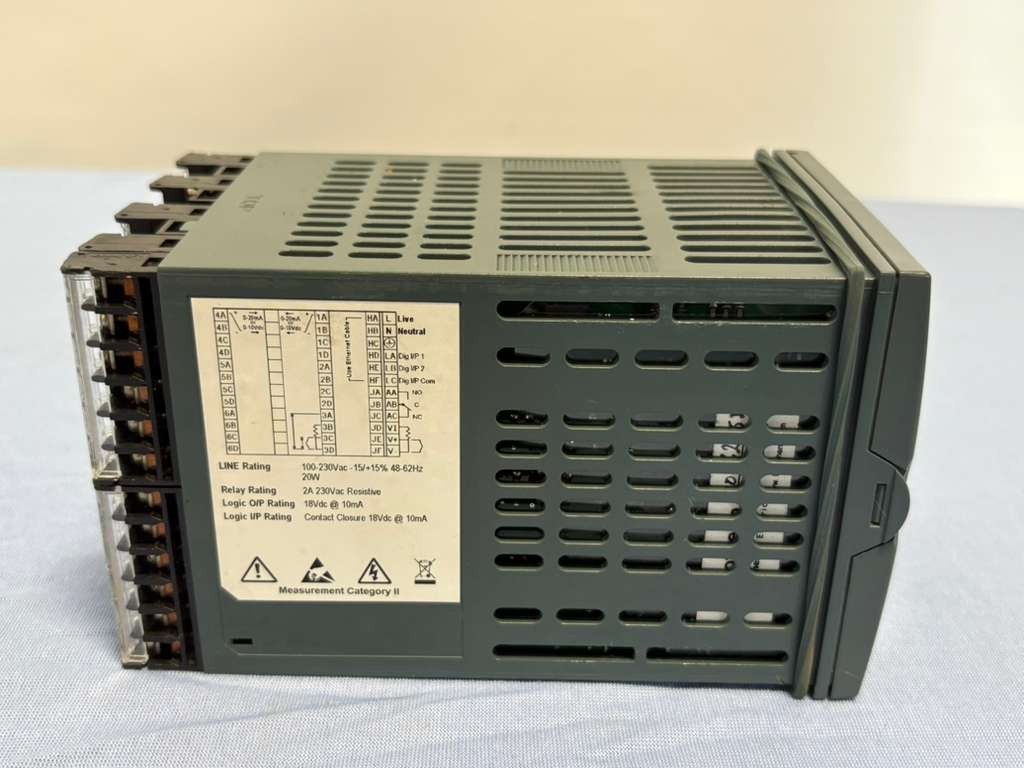 Invensys Schneider Electric Eurotherm 3504 Temperature Controller Part 4005892