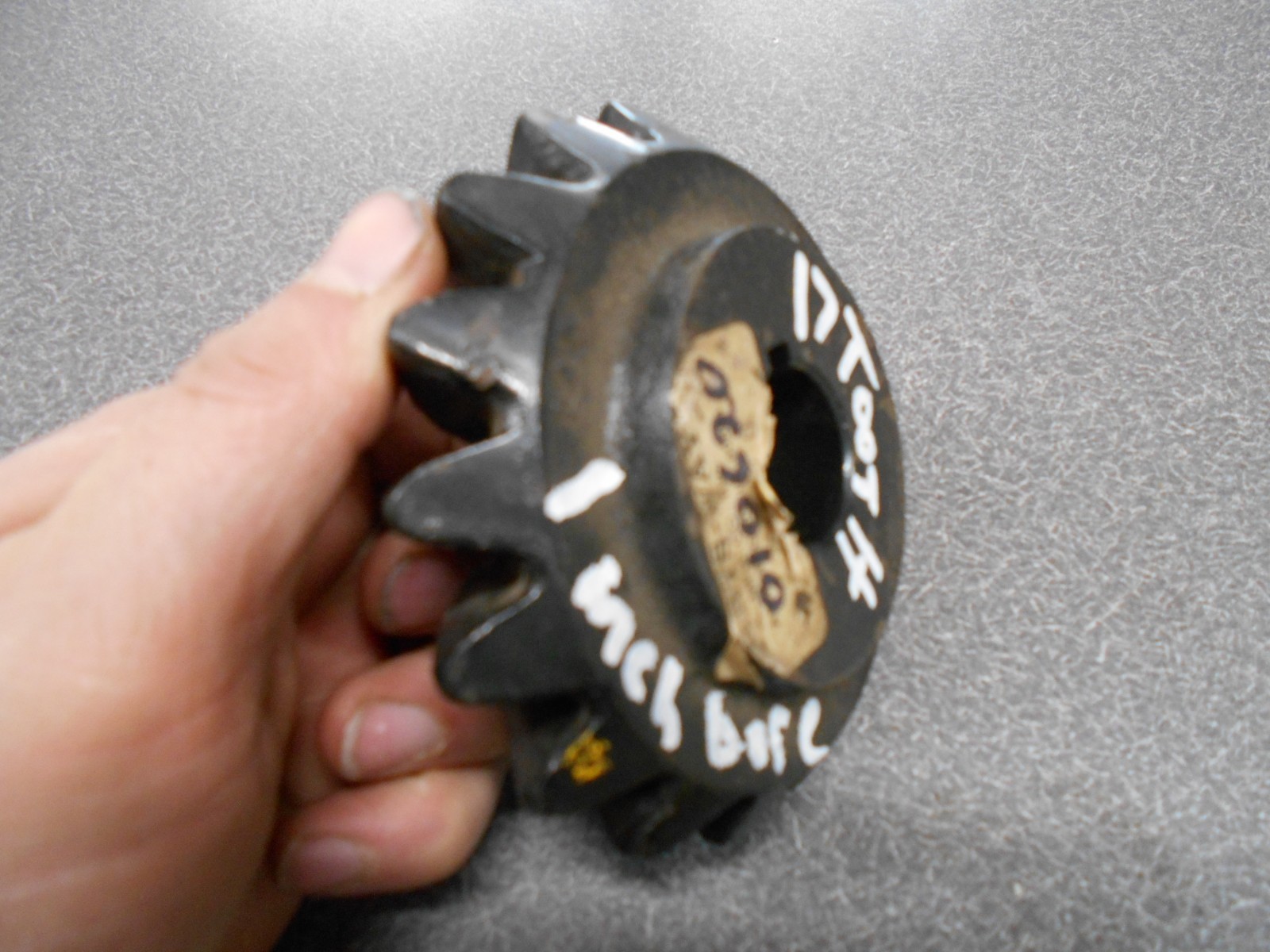 Arts-Way Beveled Gear, 17 Tooth, 1″ Round Bore, Keyed. Obsolete part, NOS!