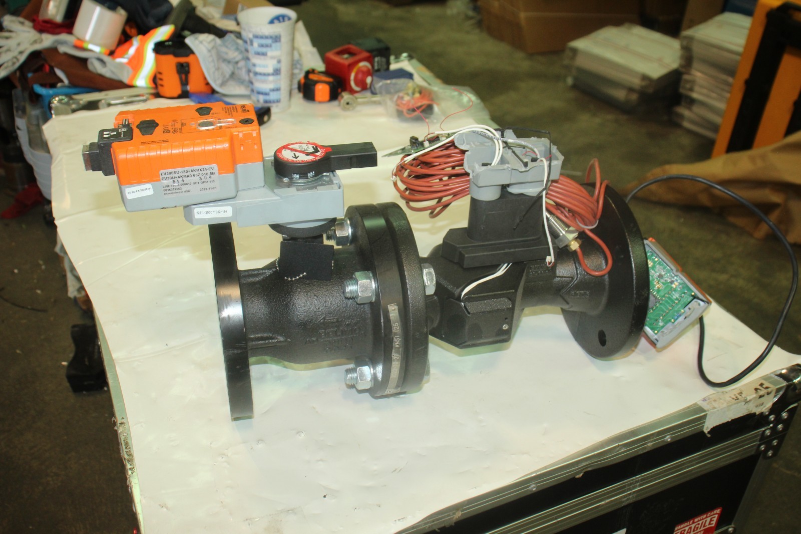 Belimo EV300SU-180 Valve w/ Actuators AKRX24 AKMA0 DAMAGED