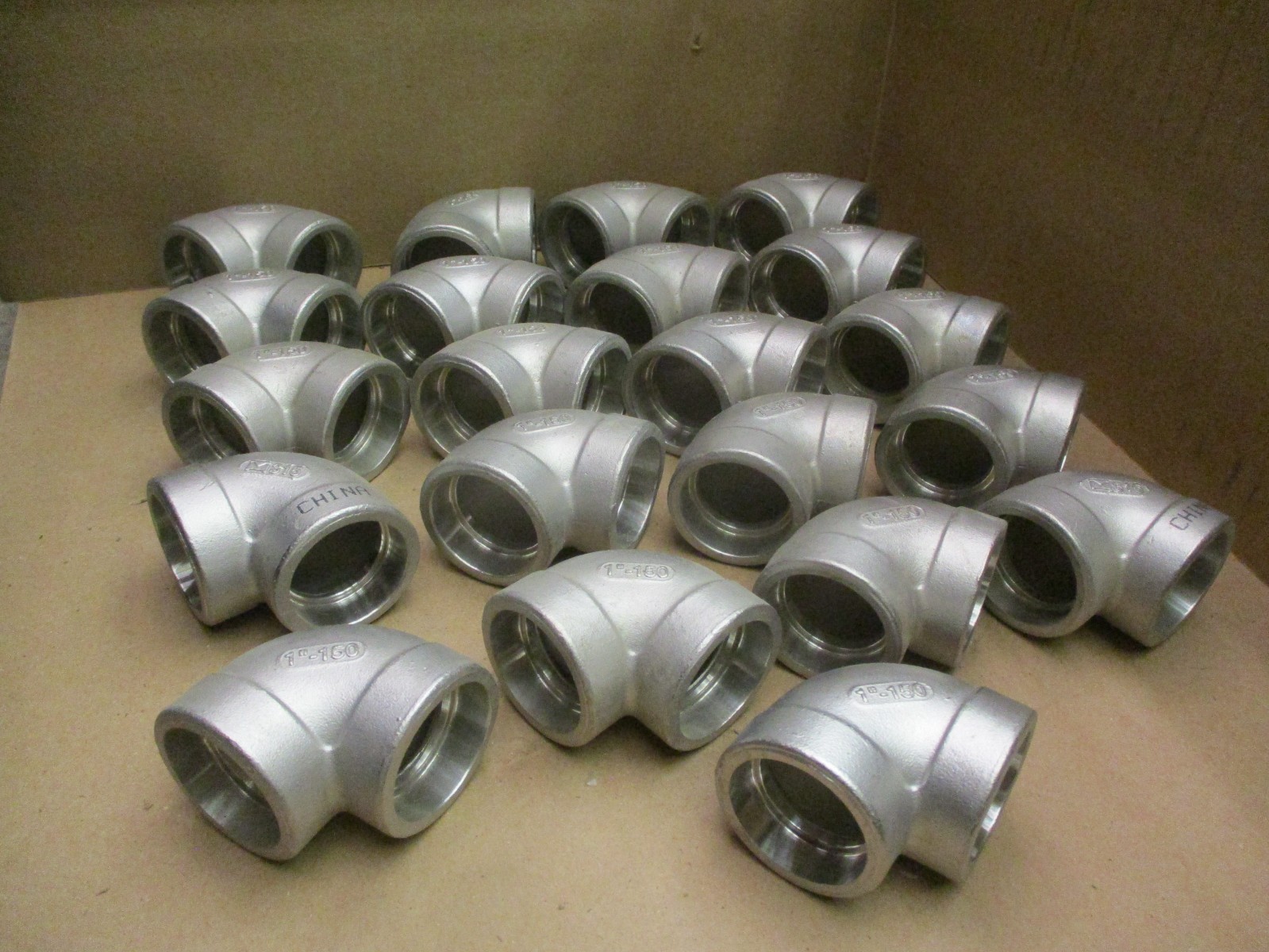 New Open Box of 21 Pieces 90 Degree Elbows SS Coupling M316 1″-150 52655IPL