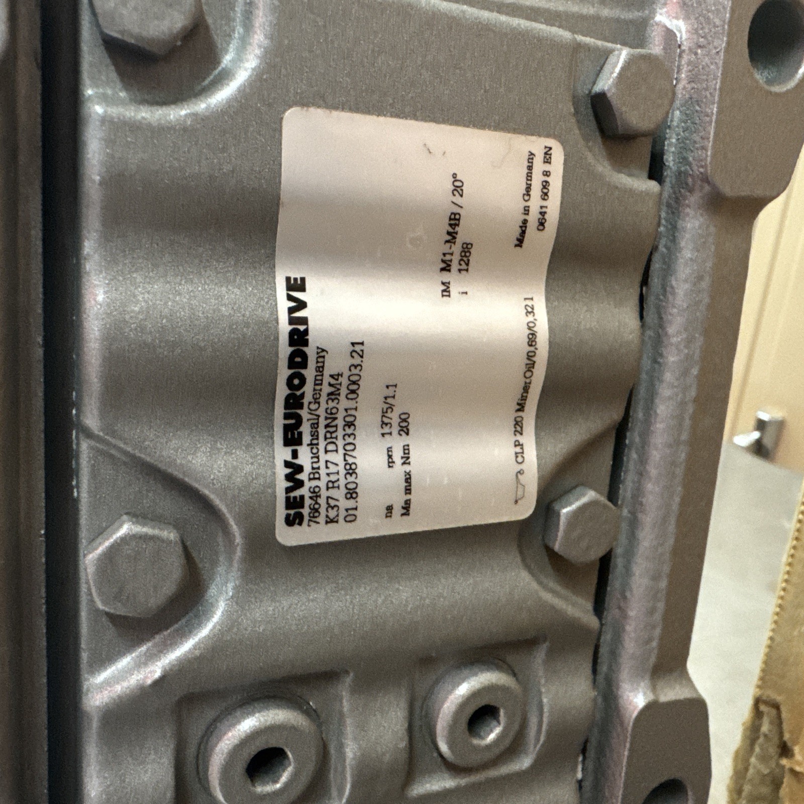 SEW EURODRIVE K37 R17 DRN63M4 MOTOR DRIVE GEARBOX