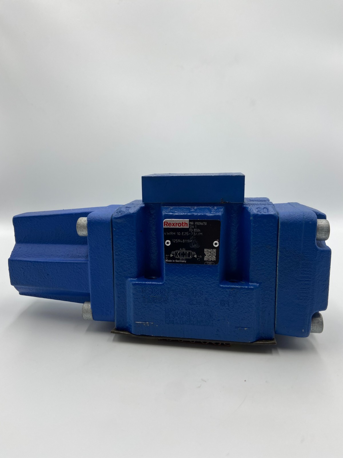Rexroth- R900966758, 4WRH10E25-7X M, Genuine – New