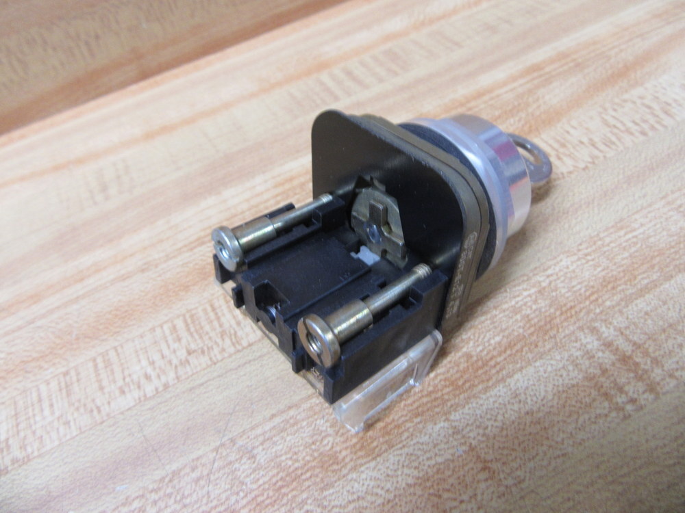 Allen Bradley 800T-E12A Push Button Switch Standard Cylinder Lock